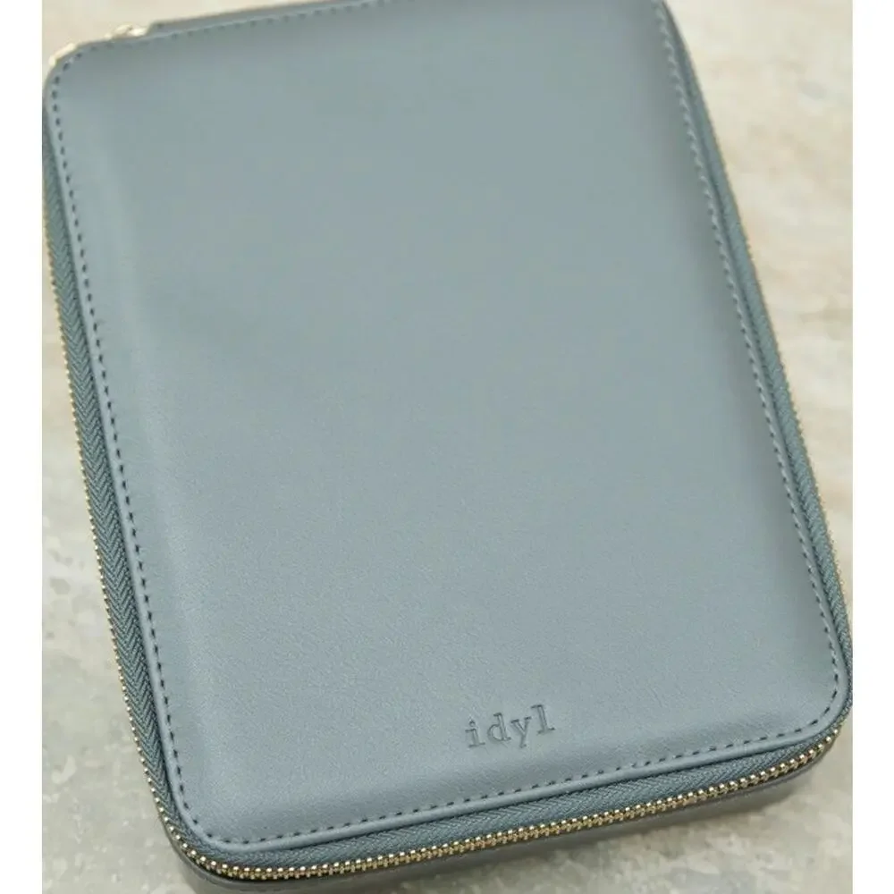 Idyl Elegant Jewelry Organizer Vegan Leather Gray Travel Zip Case
